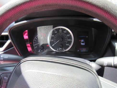 Used 2022 Toyota Corolla LE image 15