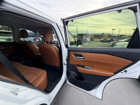 Used 2024 Nissan Rogue Platinum w/ Platinum Premium Package FWD image 32