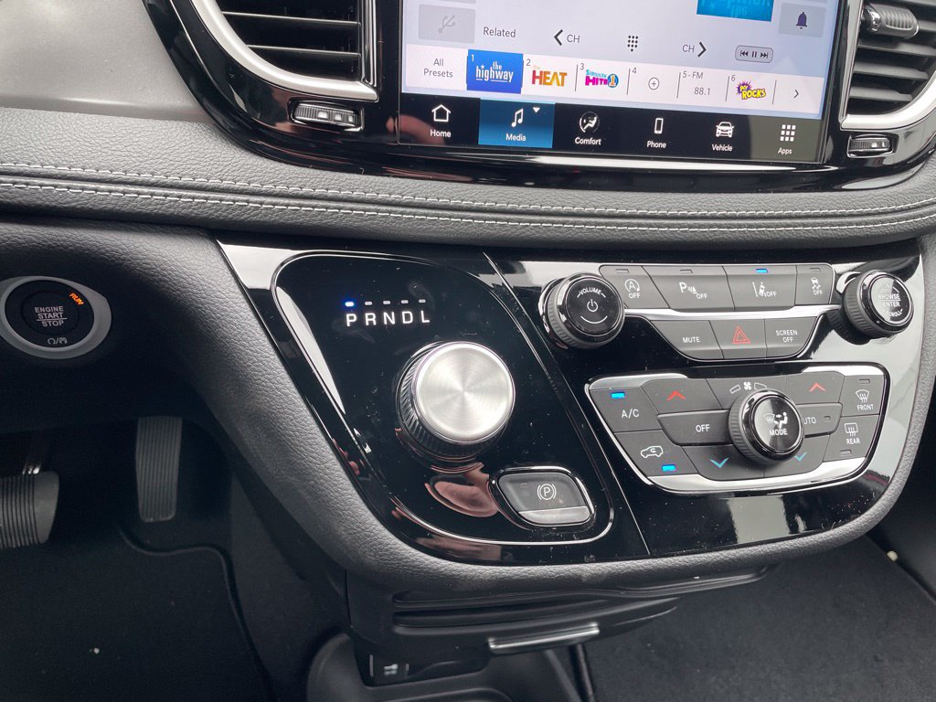 New 2026 Chrysler Pacifica Select AWD/4WD image 20