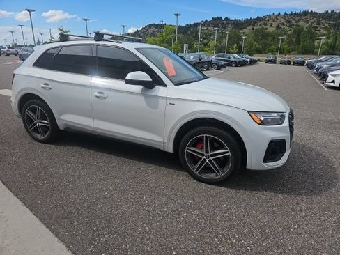 Used 2024 Audi Q5 e Premium Plus w/ Premium Plus Package AWD/4WD image 3