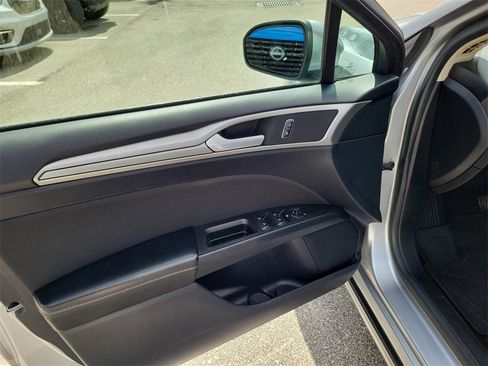 Used 2020 Ford Fusion SE image 22