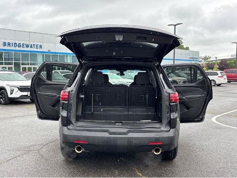 Used 2023 Chevrolet Traverse LT FWD image 13