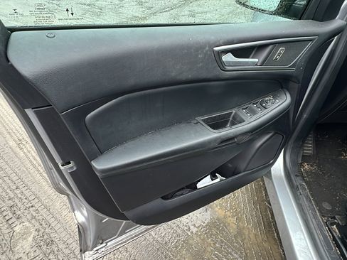 Used 2020 Ford Edge SE image 14