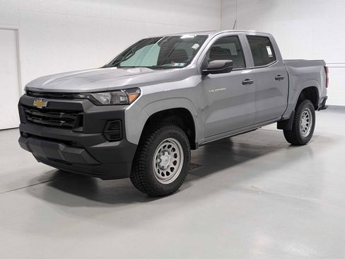 Used 2023 Chevrolet Colorado W/T RWD image 1