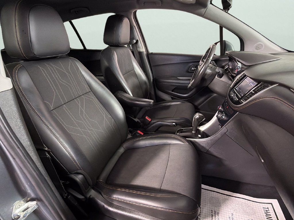 Used 2020 Chevrolet Trax LT w/ LT Convenience Package FWD image 32