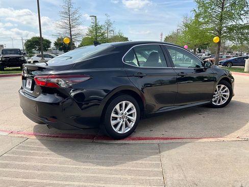 Used 2023 Toyota Camry LE image 5