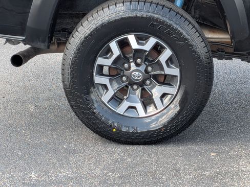 Certified 2023 Toyota Tacoma TRD Off-Road w/ TRD Premium Off Road Package AWD/4WD image 11