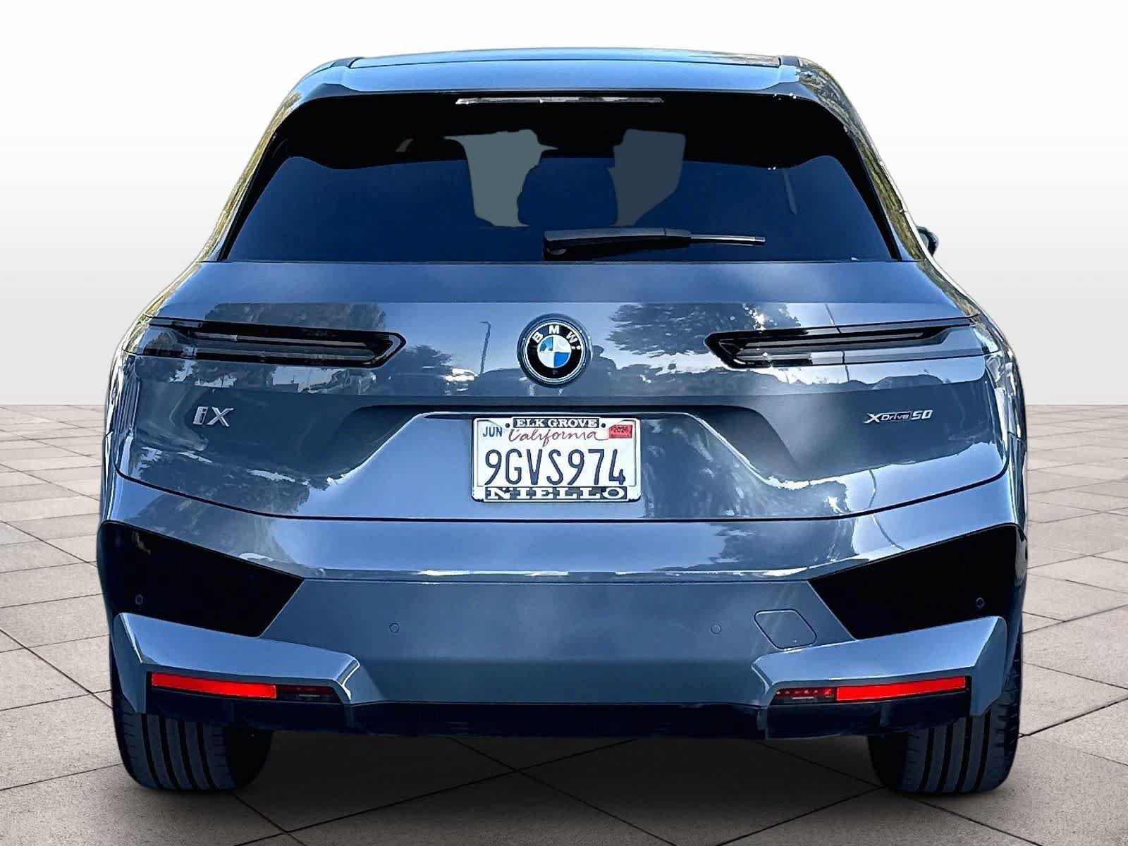 Used 2023 BMW iX xDrive50 w/ Sport Package AWD/4WD image 7