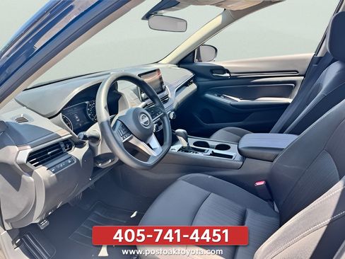 Used 2025 Nissan Altima 2.5 SV FWD image 12