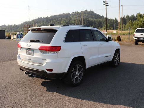 Used 2018 Jeep Grand Cherokee Limited AWD/4WD image 5