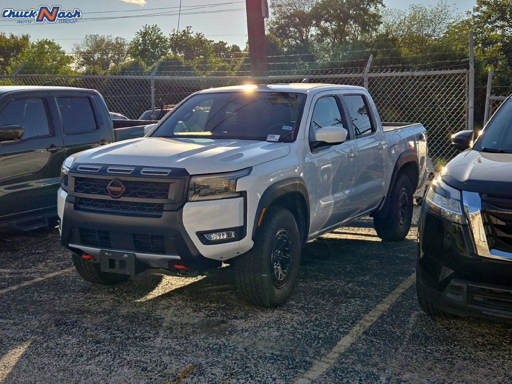 Used 2026 Nissan Frontier PRO-4X AWD/4WD image 3