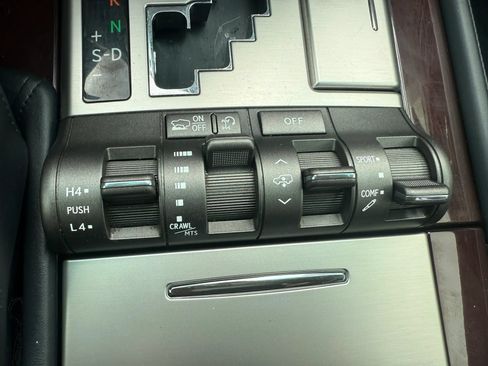 Used 2014 Lexus LX 570 4WD w/ Luxury Package image 18