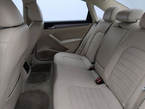 Used 2015 Volkswagen Passat 1.8T SE image 18
