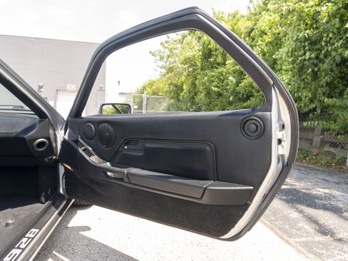 Used 1991 Porsche 928 S4 RWD image 36
