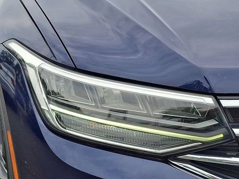 Used 2022 Volkswagen Tiguan SE w/ Panoramic Sunroof Package AWD/4WD image 10
