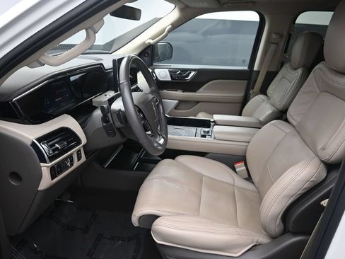 Used 2023 Lincoln Navigator L Reserve AWD/4WD image 10