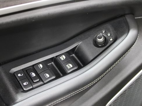 Used 2023 Jeep Grand Cherokee Limited w/ Black Appearance Package image 8