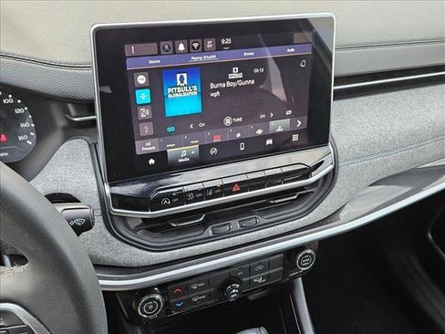 Used 2024 Jeep Compass Latitude image 13