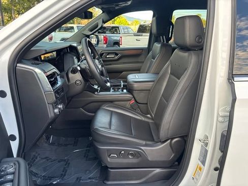 Used 2025 GMC Yukon Denali AWD/4WD image 14