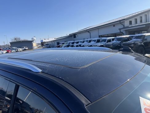 Used 2022 Chevrolet Tahoe LT w/ LT Signature Plus Package image 3