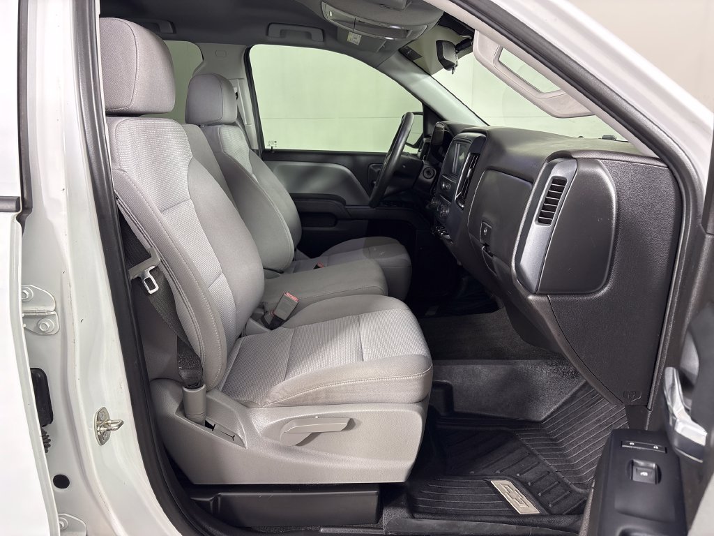 Used 2018 Chevrolet Silverado 1500 Custom w/ Custom Convenience Package RWD image 6