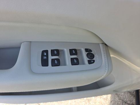 Used 2025 Volvo XC60 T8 Plus w/ Protection Package Premier image 21