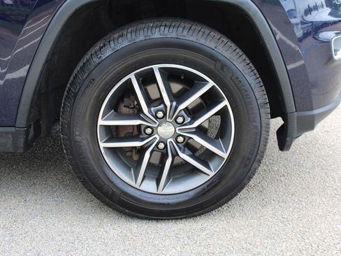 Used 2017 Jeep Grand Cherokee Limited w/ Luxury Group II AWD/4WD image 36