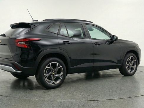 Used 2025 Chevrolet Trax LT FWD image 9