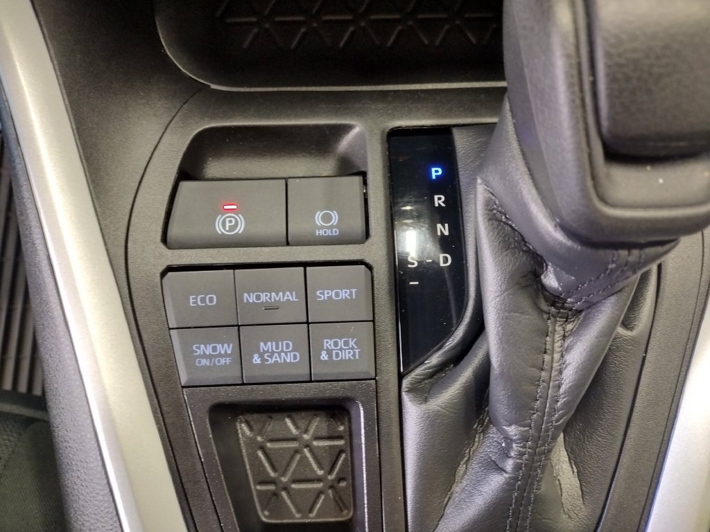 Used 2022 Toyota RAV4 XLE w/ XLE Grade Weather Package AWD/4WD image 25