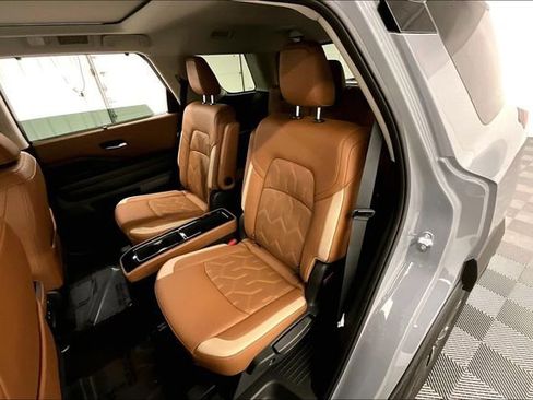 New 2026 Nissan Pathfinder Platinum image 11