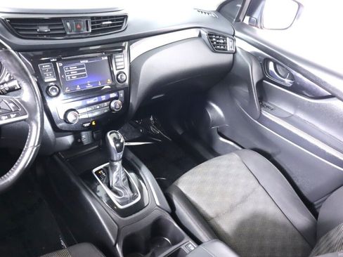 Used 2019 Nissan Rogue Sport SV w/ All-Weather Package FWD image 35