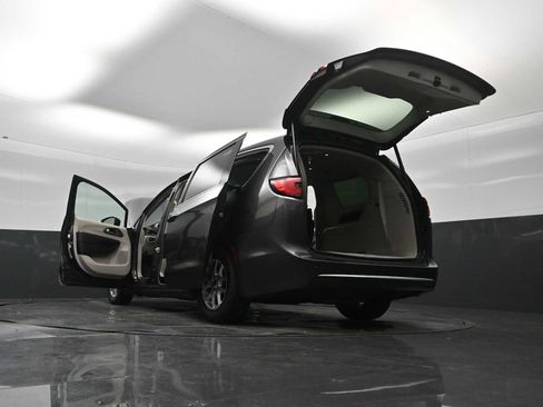 Used 2023 Chrysler Pacifica Touring-L FWD image 64