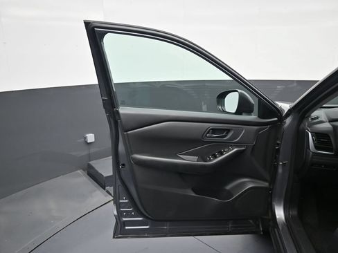 Used 2024 Nissan Rogue S AWD/4WD image 11