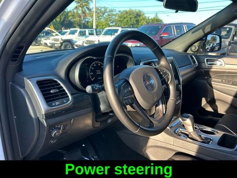 Used 2021 Jeep Grand Cherokee Laredo RWD image 12