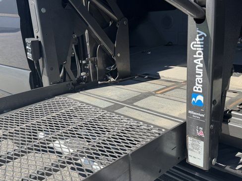 Used 2017 Mercedes-Benz Sprinter 2500 image 26