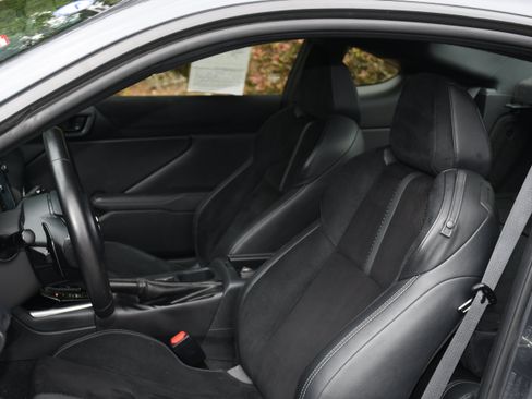 Used 2024 Toyota GR86 Premium RWD image 11