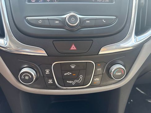 Used 2020 Chevrolet Equinox LS FWD image 17