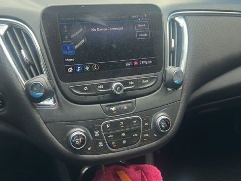 Used 2020 Chevrolet Malibu LT image 16