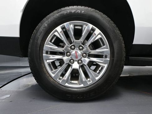 Used 2025 GMC Yukon XL Denali AWD/4WD image 16
