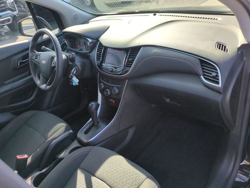 Used 2022 Chevrolet Trax LS w/ Tint and Cruise Package image 25