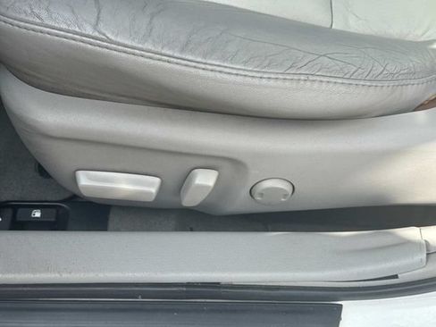 Used 2012 Toyota Camry XLE FWD image 28