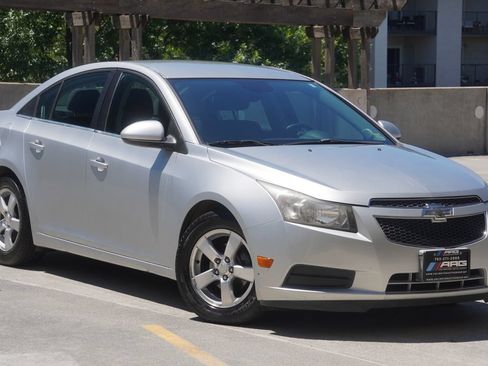Used 2014 Chevrolet Cruze LT FWD image 3