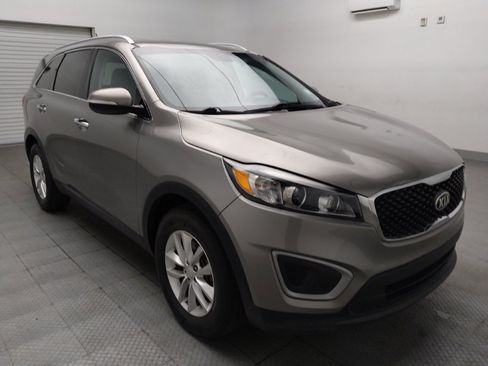 Used 2017 Kia Sorento FWD image 13
