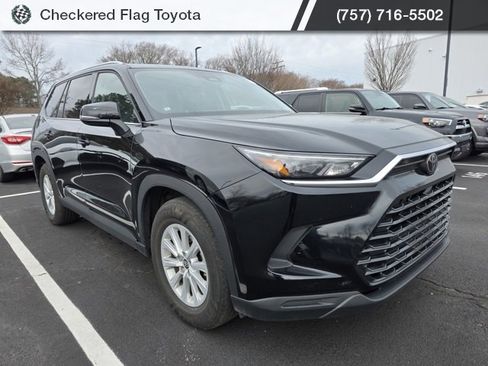 Used 2025 Toyota Grand Highlander AWD image 3