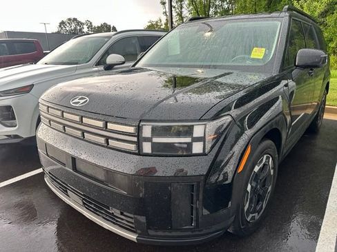 Used 2024 Hyundai Santa Fe SEL FWD image 2