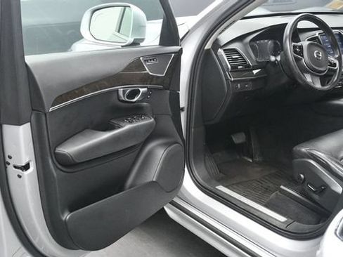 Used 2018 Volvo XC90 T6 Momentum w/ Convenience Package AWD/4WD image 28