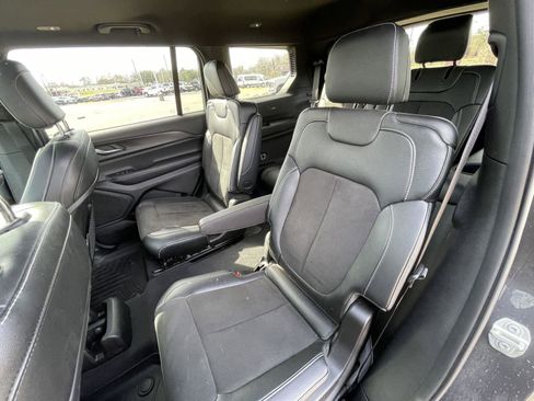 Used 2024 Jeep Grand Cherokee L Altitude image 33