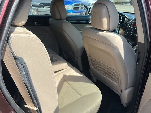 Used 2013 Kia Sorento LX image 12