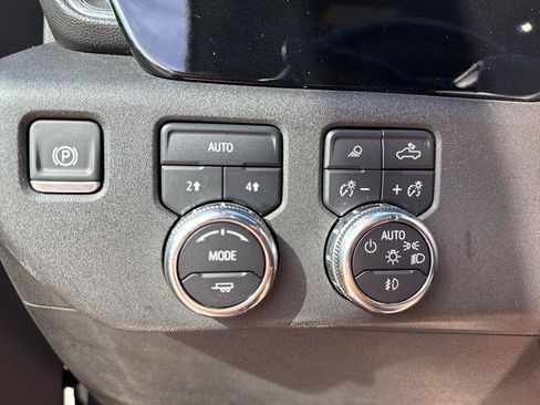 Used 2025 GMC Sierra 1500 SLT image 10