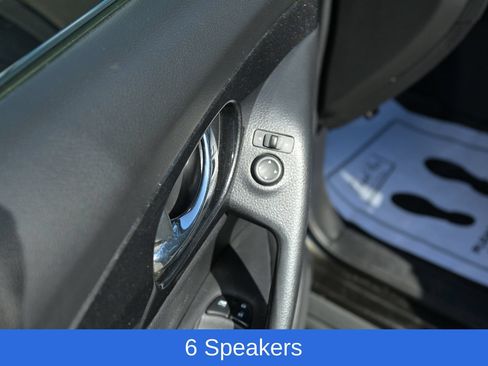 Used 2017 Nissan Rogue SV AWD/4WD image 18